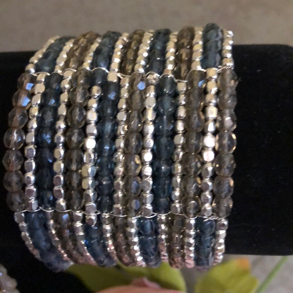 Pretty Beaded Bracelet and Earring Set - Picture 3 of 4